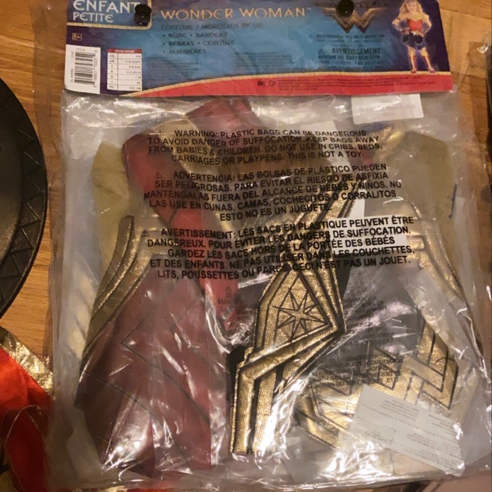 Wonder Woman Girl Costume - Picture 9 of 12